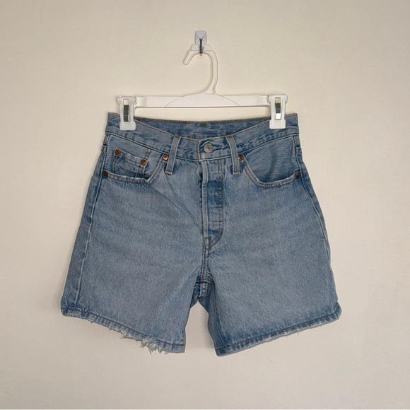 Levi’s 501 Mid Thigh Short Light Wash 25 - Picture 3 of 8